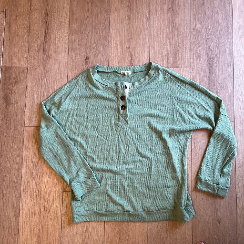 Andthewhy Boutique Women’s Seafoam Green Long Sleeve Shirt Size L